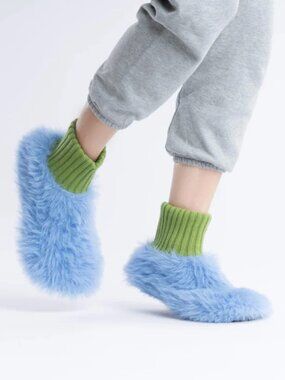 NWT Verloop Fuzzy Faux Fur Sock Slippers in Periwinkle M/L (Women's 9-10.5)